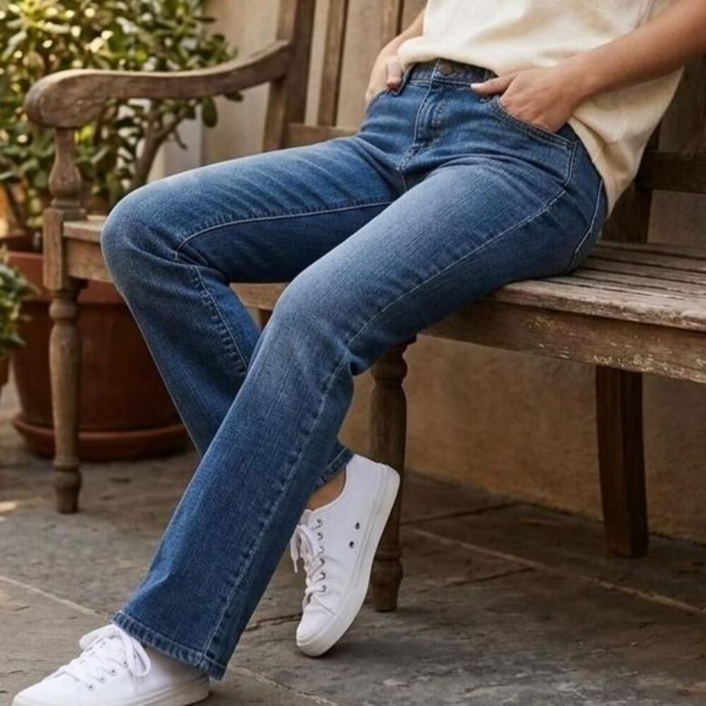 Lee Women's Straight Leg Jeans in Medium Blue